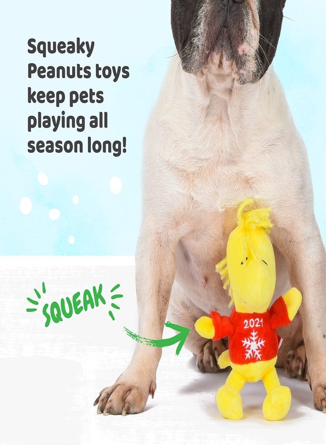 بينتس لعبة كلاب قطيفة من PEANUTS for Pets مقاس 6 بوصات، إصدار عطلة 2021 من وودستوك، مع صفارة | لعبة كلاب قطيفة حمراء من سنوبي للعطلات | ألعاب كلاب صغيرة تصدر صوتاً - ألعاب كلاب محشوة ناعمة مرخصة رسمياً، (FF19106) - Image 5